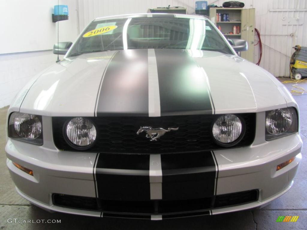 2006 Mustang GT Premium Coupe - Satin Silver Metallic / Dark Charcoal photo #3