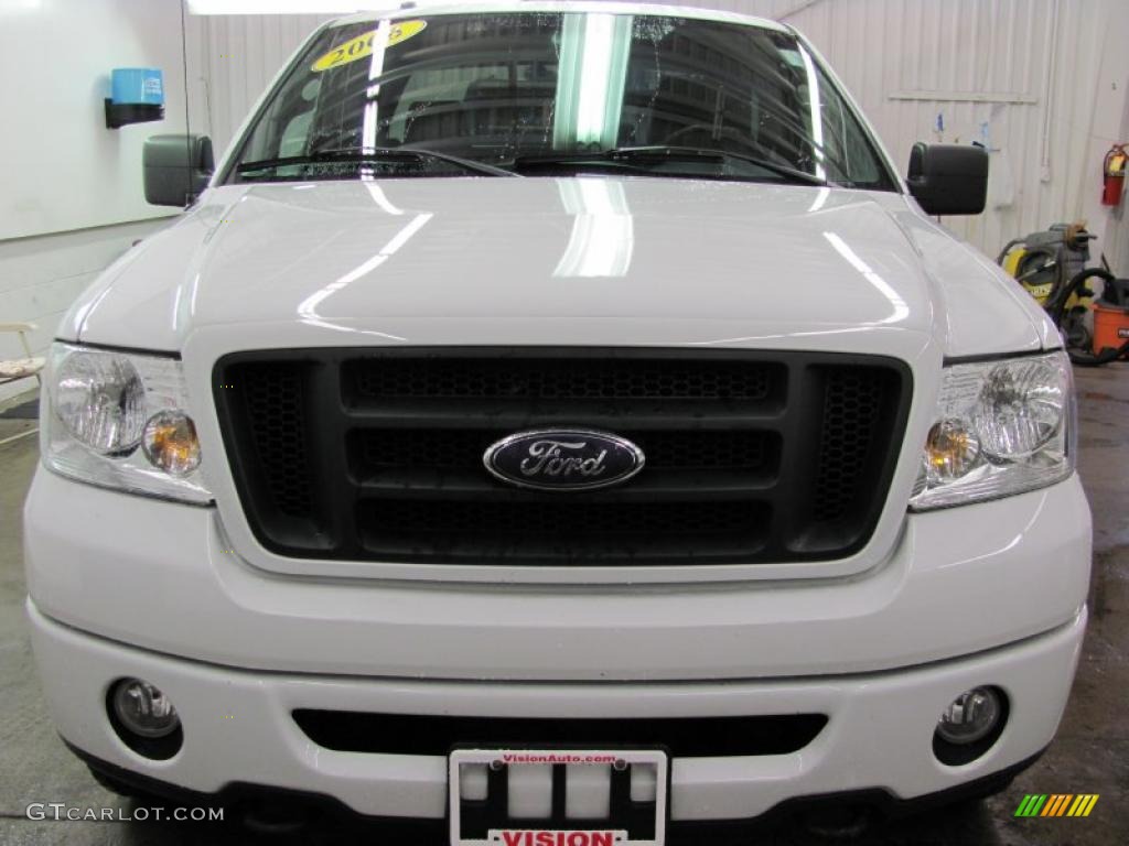 2006 F150 FX4 SuperCab 4x4 - Oxford White / Medium/Dark Flint photo #16