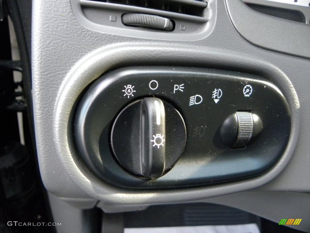 2005 Explorer Sport Trac Adrenalin - Black Clearcoat / Medium Dark Flint photo #26