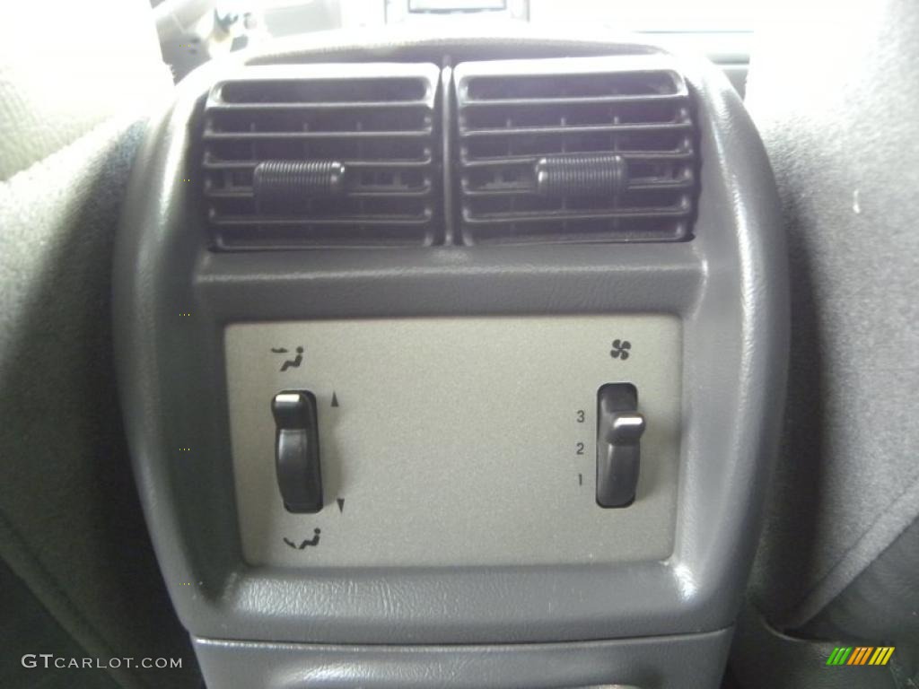 2005 Explorer Sport Trac Adrenalin - Black Clearcoat / Medium Dark Flint photo #27