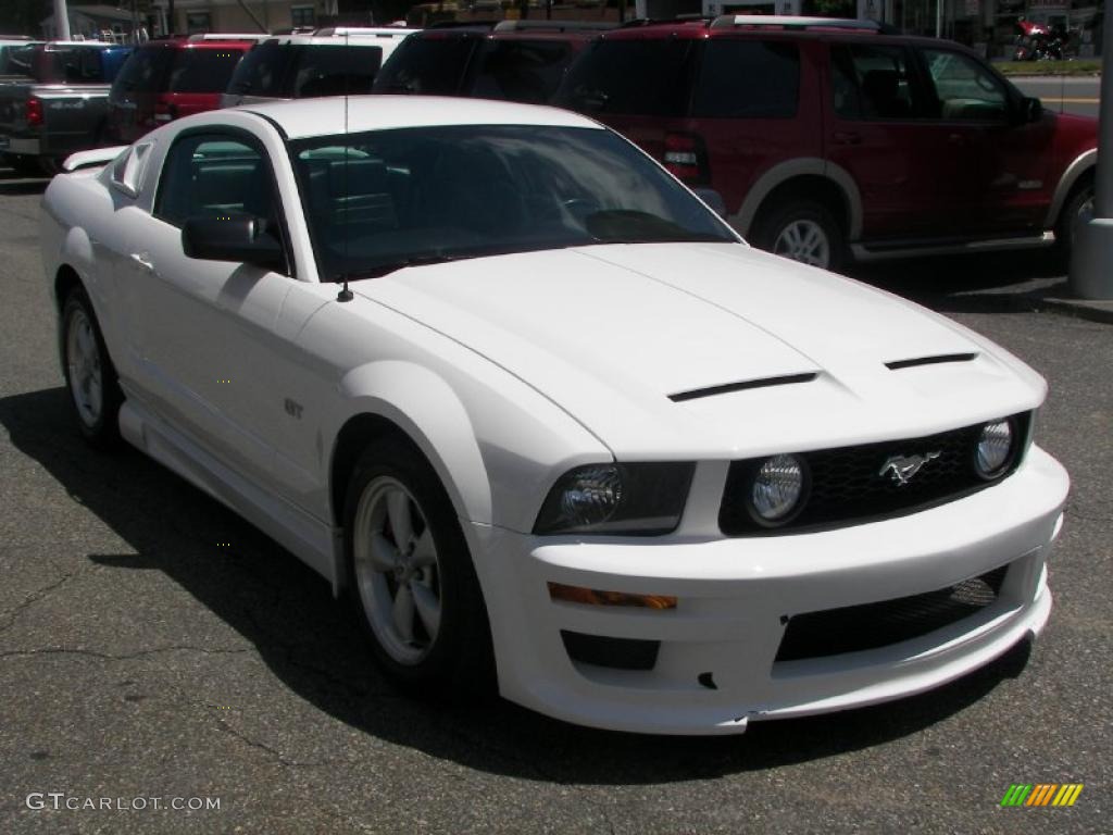 2007 Mustang GT Premium Coupe - Performance White / Dark Charcoal photo #1