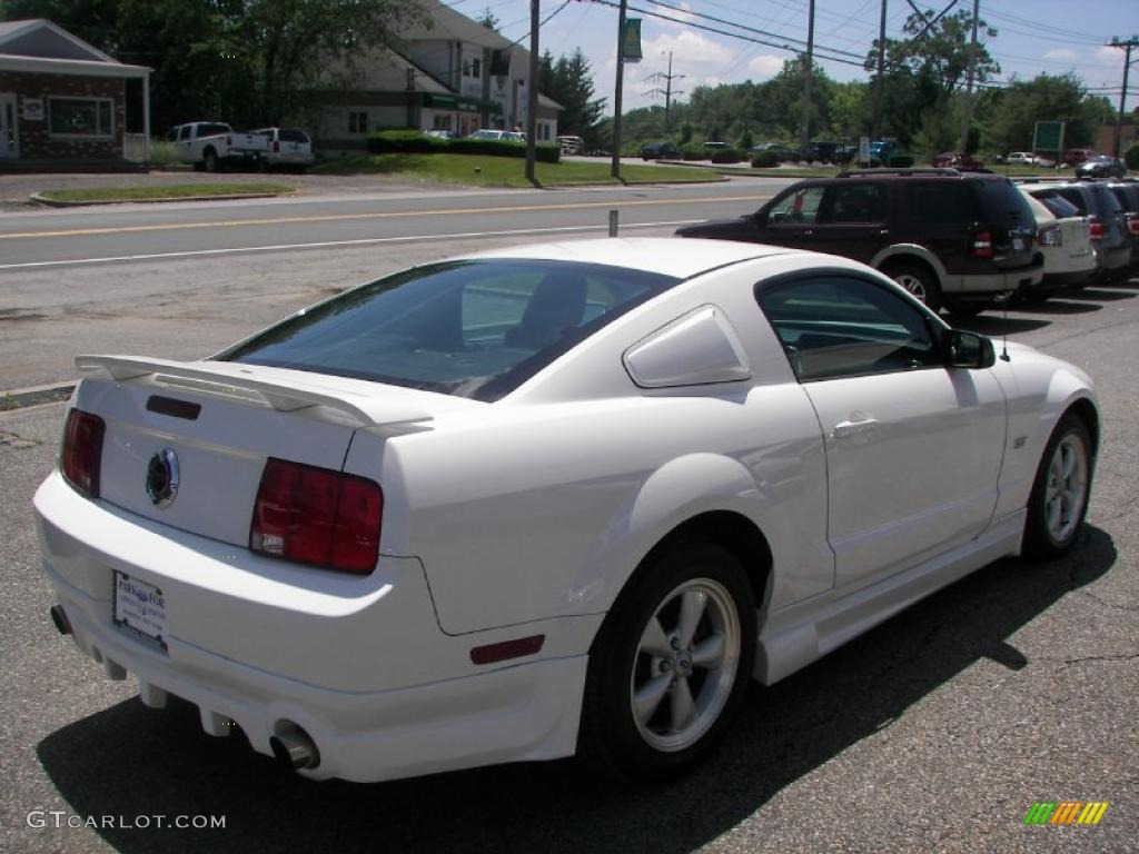2007 Mustang GT Premium Coupe - Performance White / Dark Charcoal photo #3