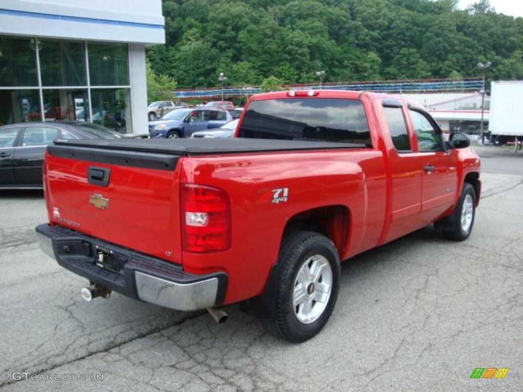 2007 Silverado 1500 LT Z71 Extended Cab 4x4 - Victory Red / Light Titanium/Ebony Black photo #2