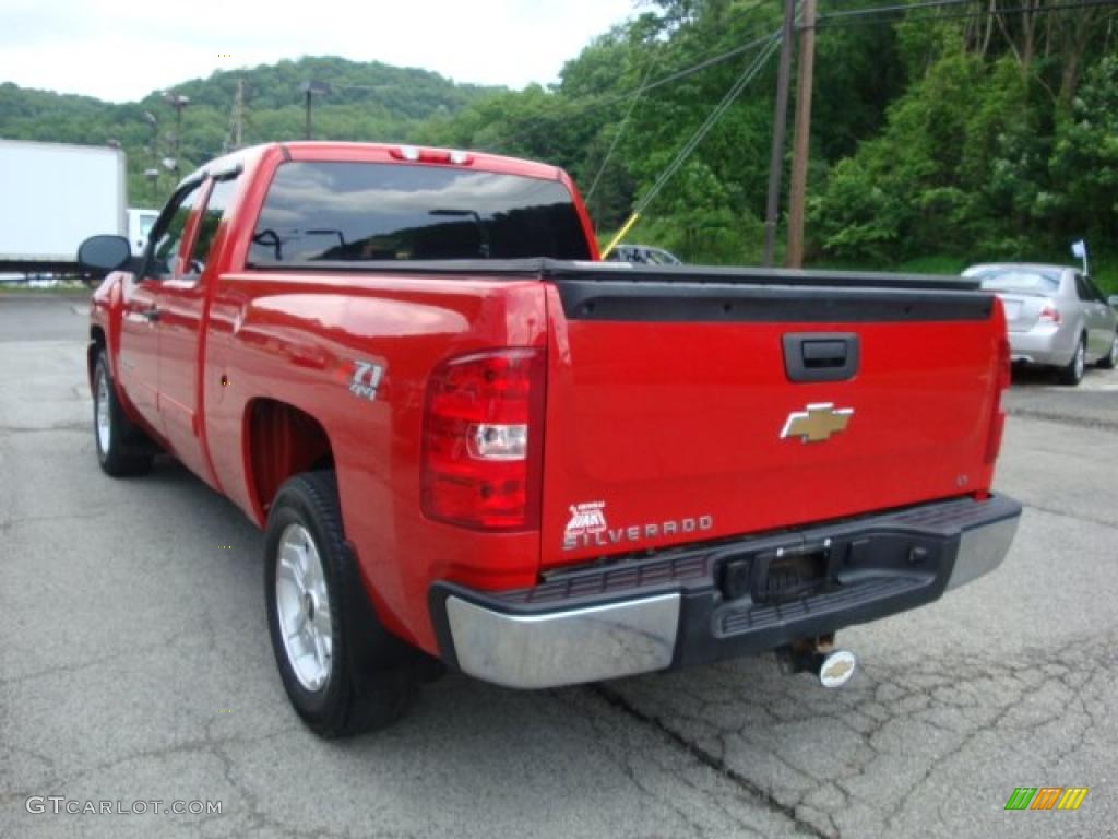 2007 Silverado 1500 LT Z71 Extended Cab 4x4 - Victory Red / Light Titanium/Ebony Black photo #4