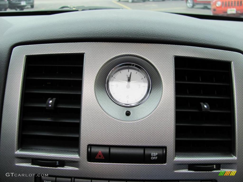 2007 300 C SRT8 - Inferno Red Crystal Pearlcoat / Dark Slate Gray/Light Graystone photo #17