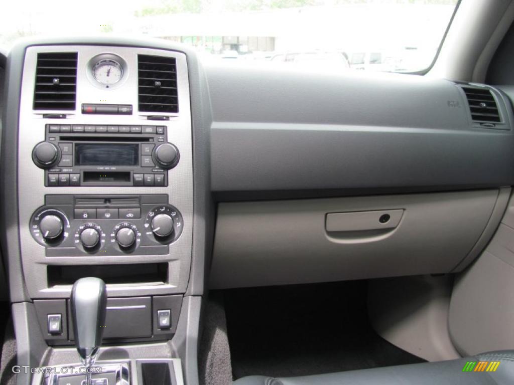 2007 300 C SRT8 - Inferno Red Crystal Pearlcoat / Dark Slate Gray/Light Graystone photo #20