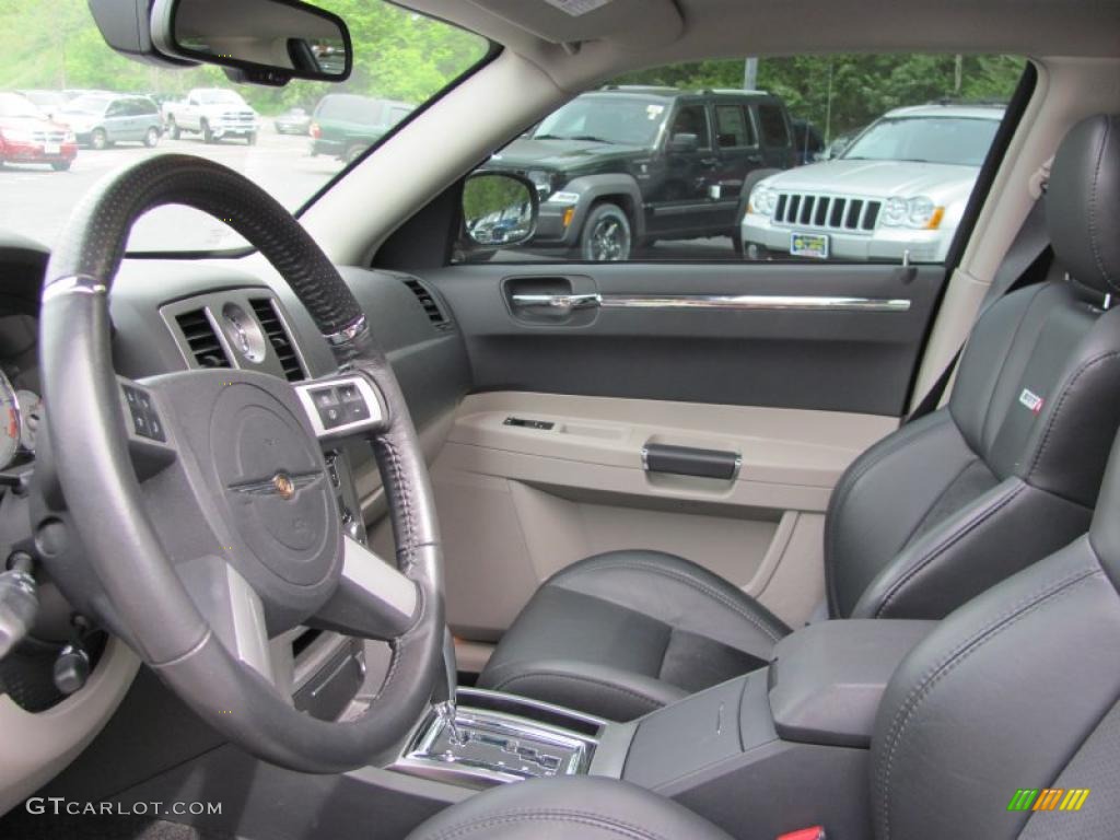 2007 300 C SRT8 - Inferno Red Crystal Pearlcoat / Dark Slate Gray/Light Graystone photo #22