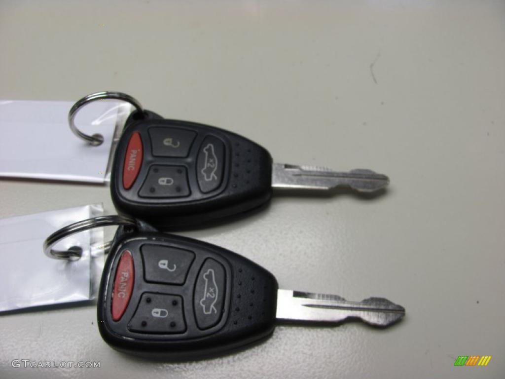 2007 300 C SRT8 - Inferno Red Crystal Pearlcoat / Dark Slate Gray/Light Graystone photo #30