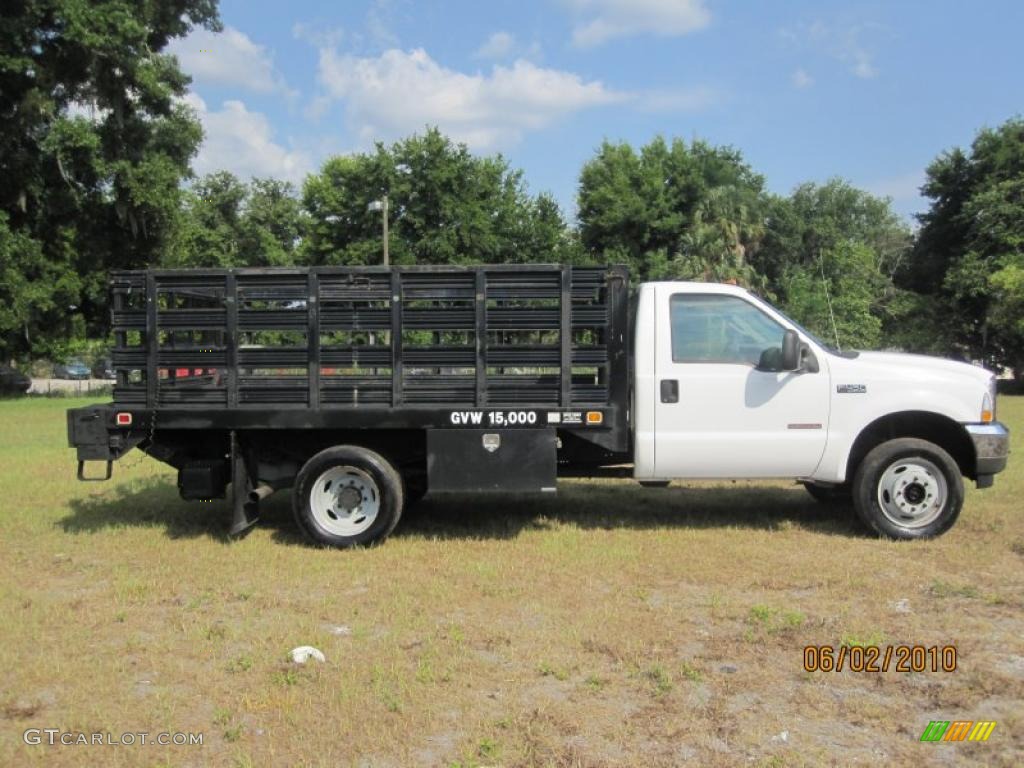 2004 F450 Super Duty XL Regular Cab 4x4 Chassis Stake Truck - Oxford White / Medium Flint photo #8