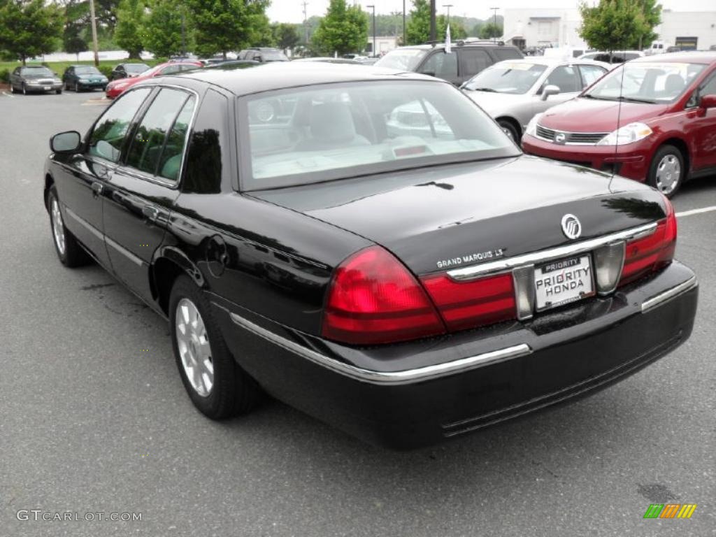 2005 Grand Marquis LS - Black Clearcoat / Light Flint photo #2