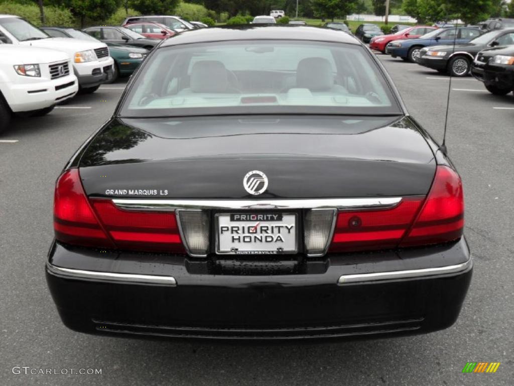 2005 Grand Marquis LS - Black Clearcoat / Light Flint photo #3