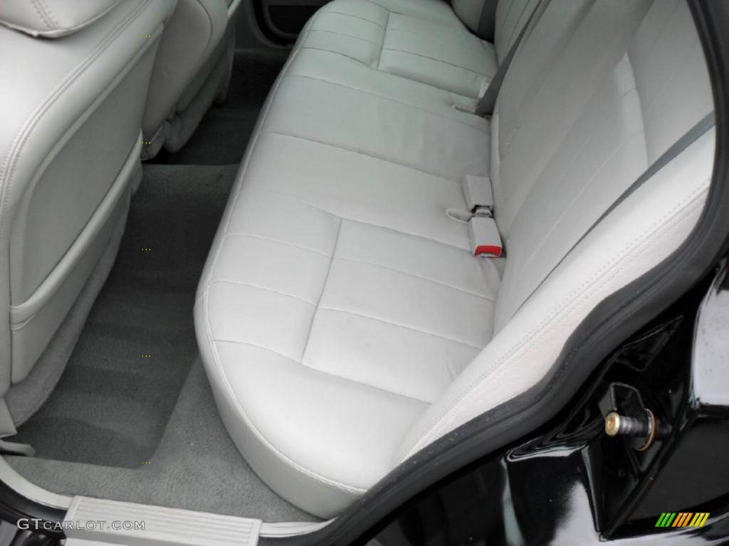 2005 Grand Marquis LS - Black Clearcoat / Light Flint photo #13