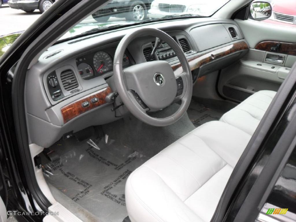 2005 Grand Marquis LS - Black Clearcoat / Light Flint photo #25