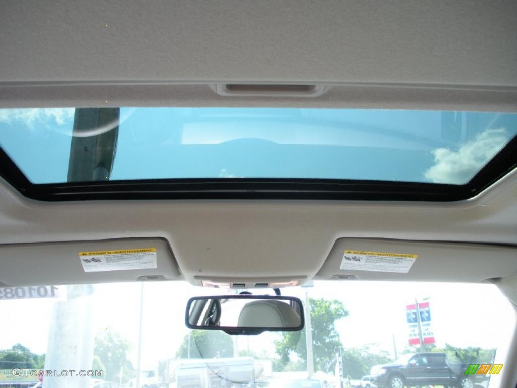 2010 Focus SEL Sedan - White Suede / Medium Stone photo #8