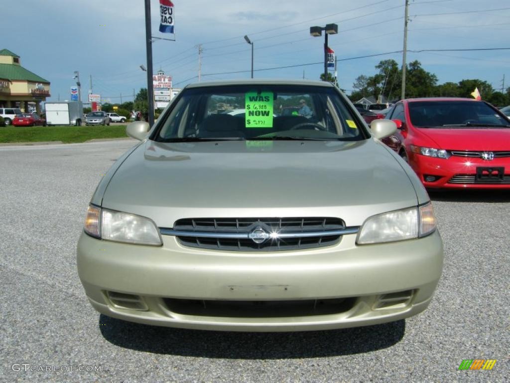 1999 Altima GXE - Champagne Metallic / Blond photo #8