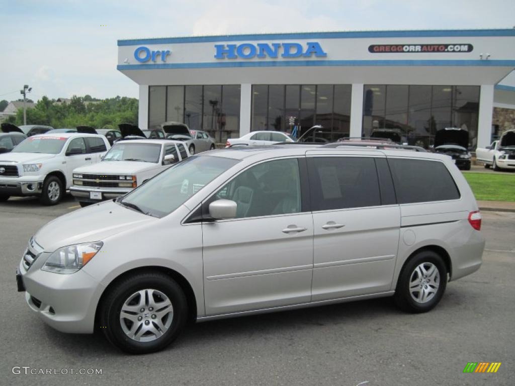 Silver Pearl Metallic Honda Odyssey