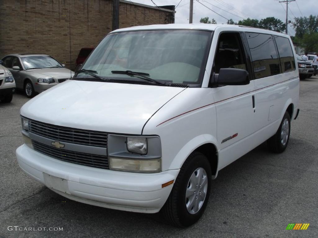 2000 Astro LS AWD Passenger Van - Ivory White / Medium Gray photo #3