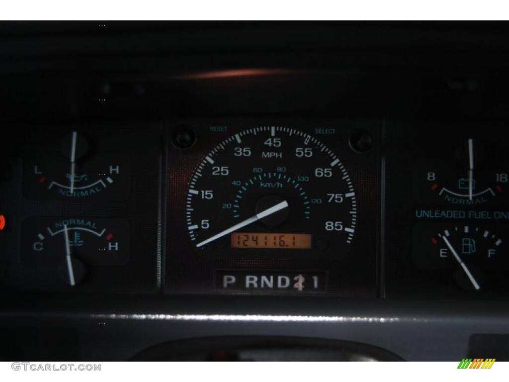 1995 E Series Van E150 XL Cargo Van - Electric Current Red Metallic / Grey photo #15
