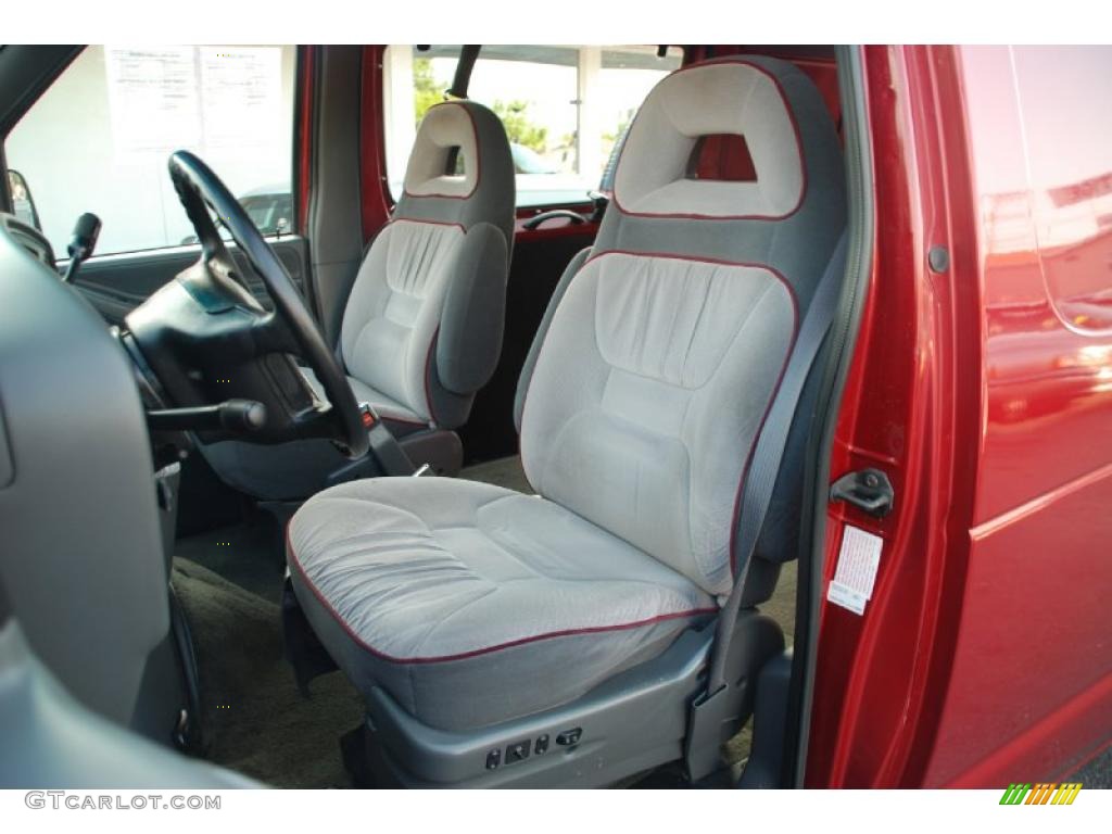 1995 E Series Van E150 XL Cargo Van - Electric Current Red Metallic / Grey photo #17