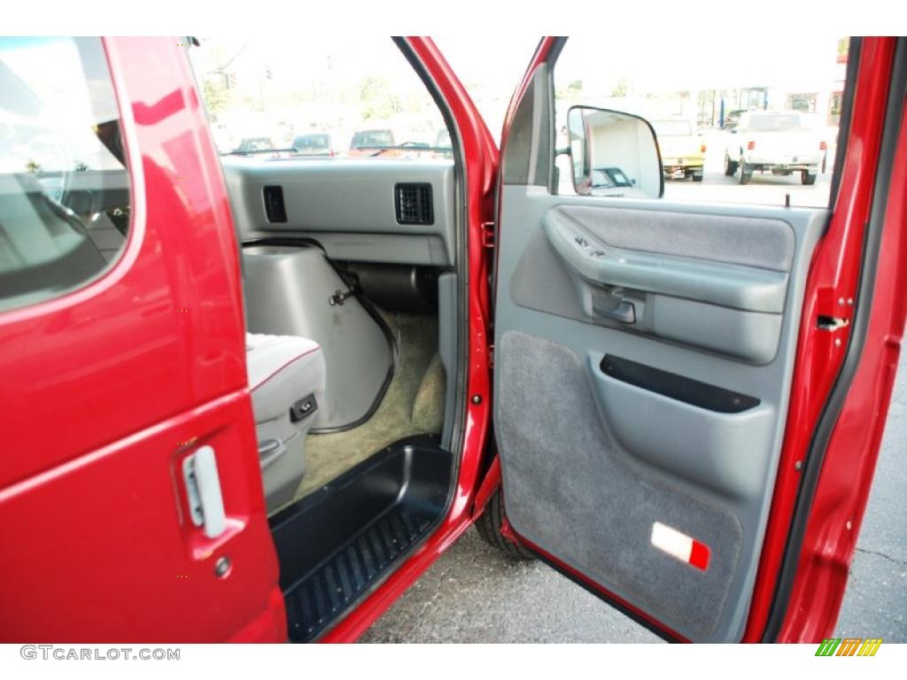 1995 E Series Van E150 XL Cargo Van - Electric Current Red Metallic / Grey photo #19