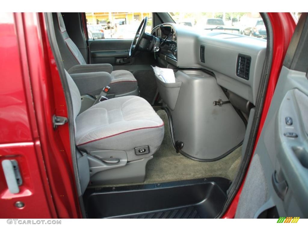 1995 E Series Van E150 XL Cargo Van - Electric Current Red Metallic / Grey photo #20