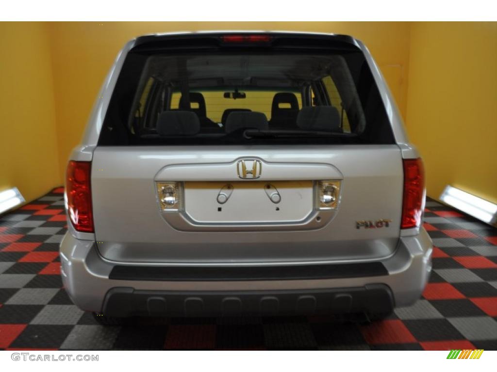 2004 Pilot LX 4WD - Starlight Silver Metallic / Gray photo #5