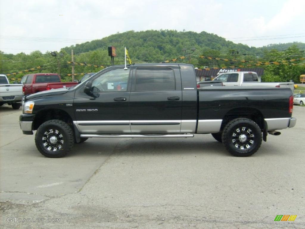 2006 Ram 1500 SLT Mega Cab 4x4 - Black / Medium Slate Gray photo #2