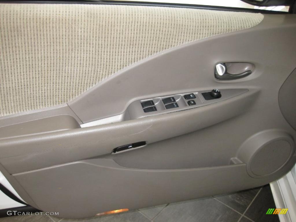 2002 Altima 3.5 SE - Satin White / Blond Beige photo #12