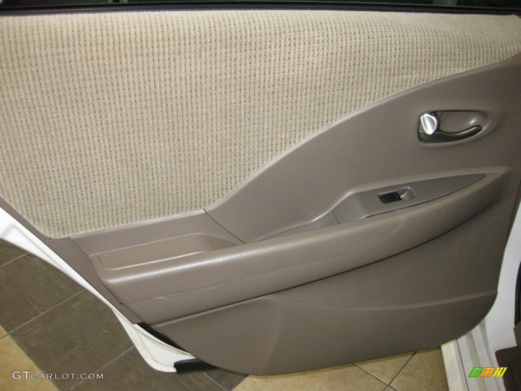 2002 Altima 3.5 SE - Satin White / Blond Beige photo #13