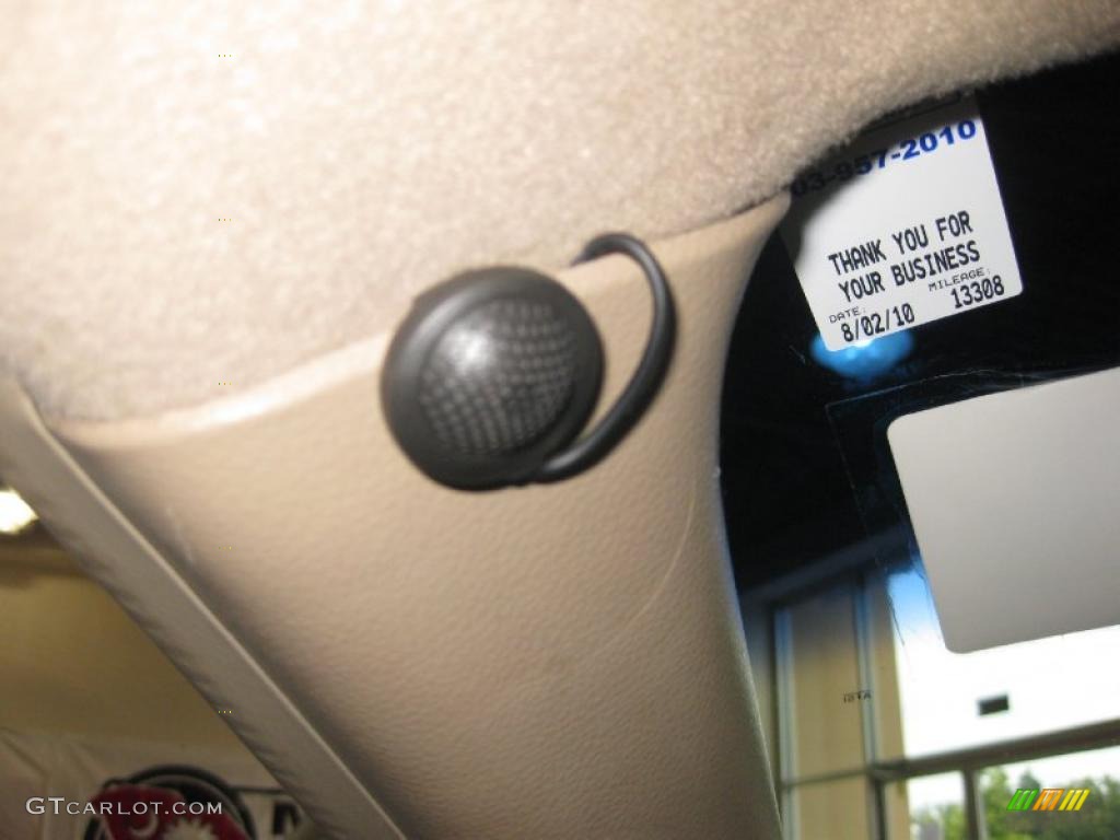 2002 Altima 3.5 SE - Satin White / Blond Beige photo #28