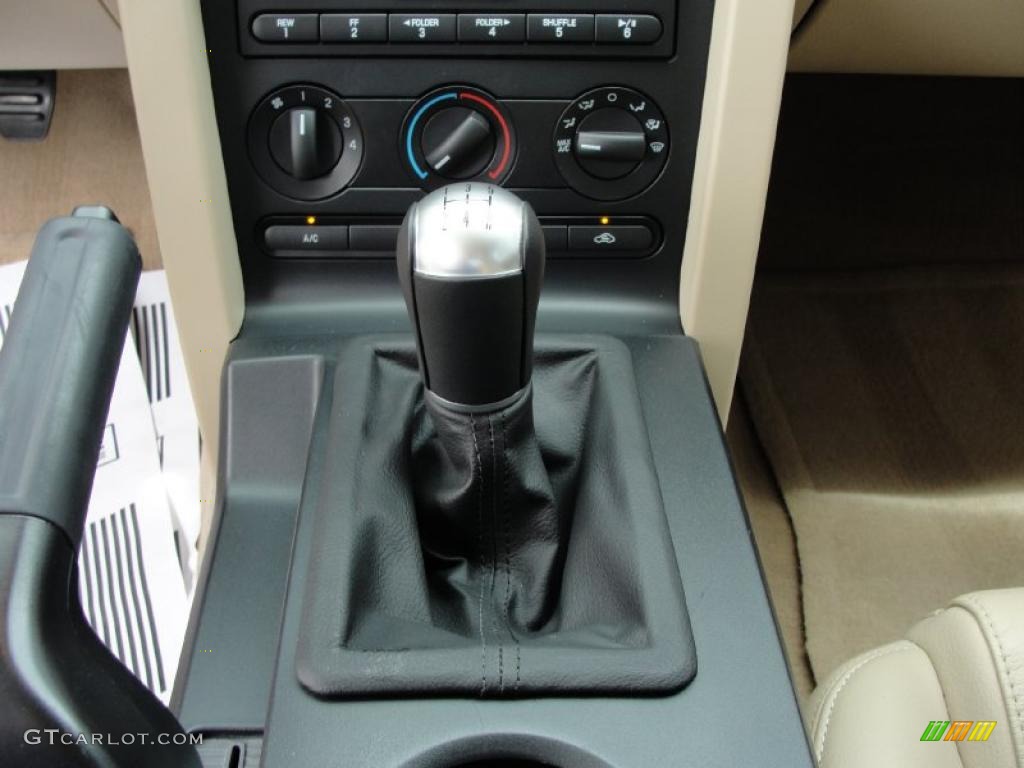 2007 Mustang GT Premium Coupe - Black / Medium Parchment photo #38