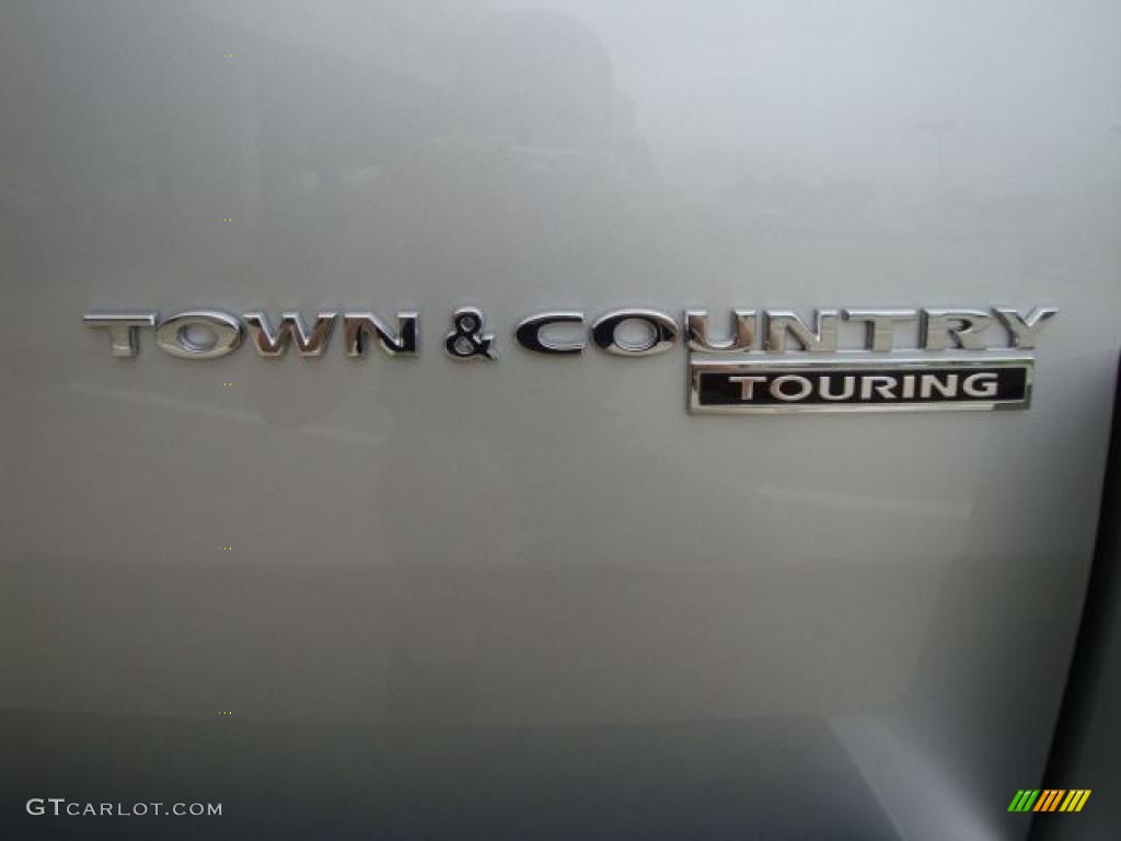 2010 Town & Country Touring - Bright Silver Metallic / Medium Slate Gray/Light Shale photo #16