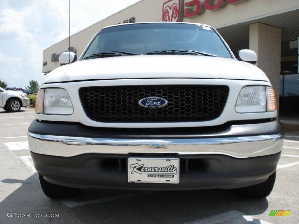 2002 F150 XLT SuperCab - Oxford White / Medium Parchment photo #8