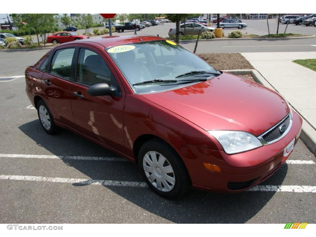 2005 Focus ZX4 SE Sedan - Sangria Red Metallic / Dark Flint/Light Flint photo #3