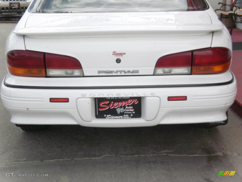 1995 Bonneville SE - Bright White / Graphite photo #4