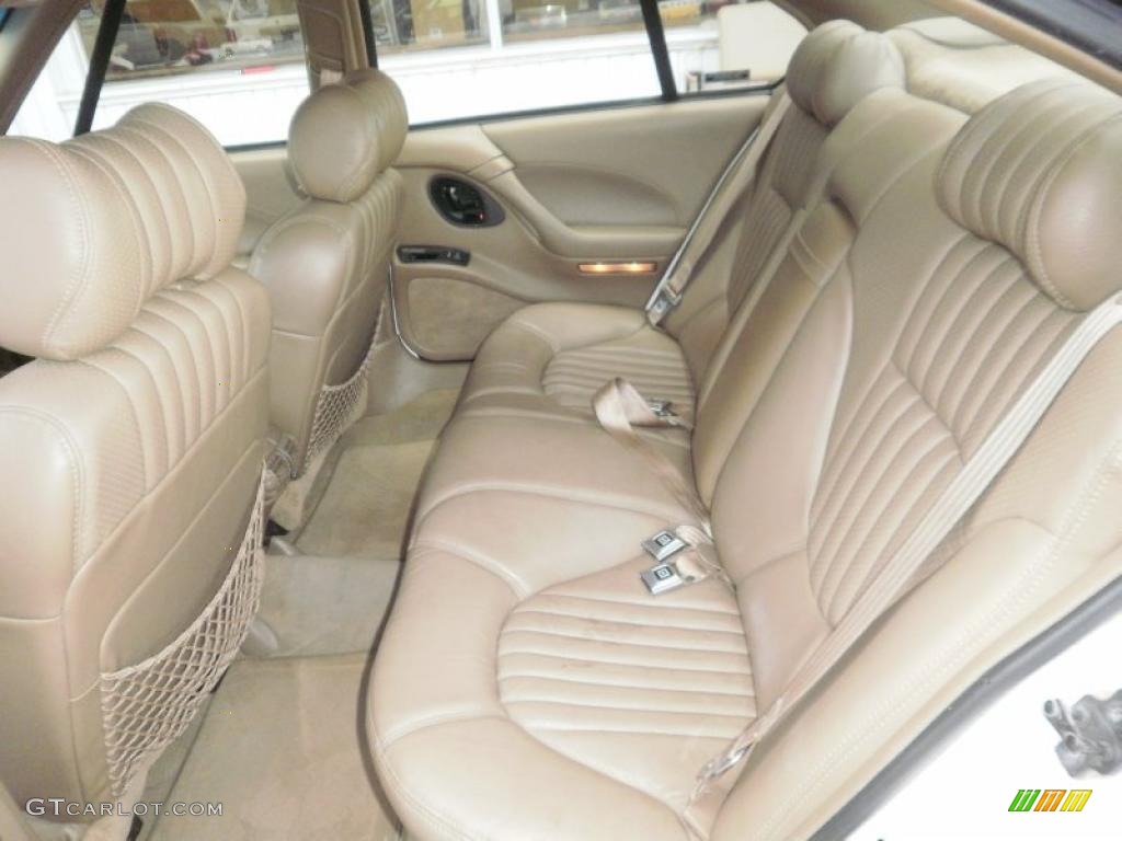 1995 Bonneville SE - Bright White / Graphite photo #10