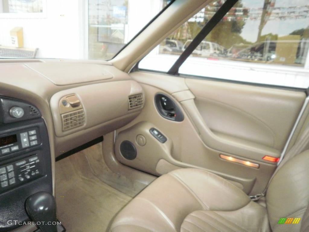 1995 Bonneville SE - Bright White / Graphite photo #15