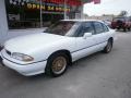 Bright White - Bonneville SE Photo No. 17