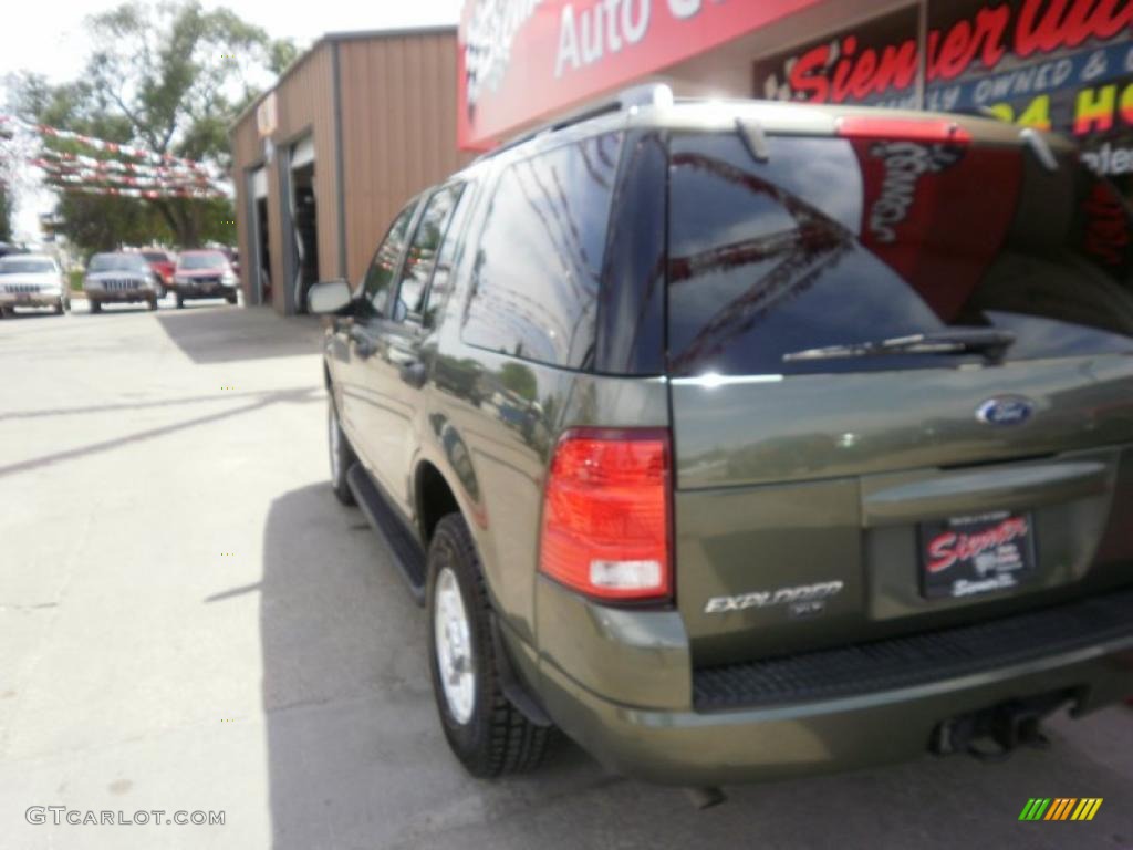 2004 Explorer XLT 4x4 - Estate Green Metallic / Medium Parchment photo #18