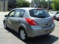 Magnetic Gray - Versa 1.8 SL Hatchback Photo No. 4