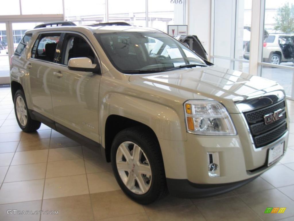 2010 Terrain SLE - Gold Mist Metallic / Jet Black photo #2