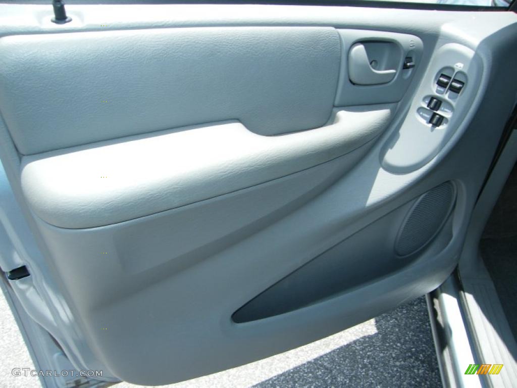 2005 Town & Country LX - Butane Blue Pearl / Medium Slate Gray photo #17