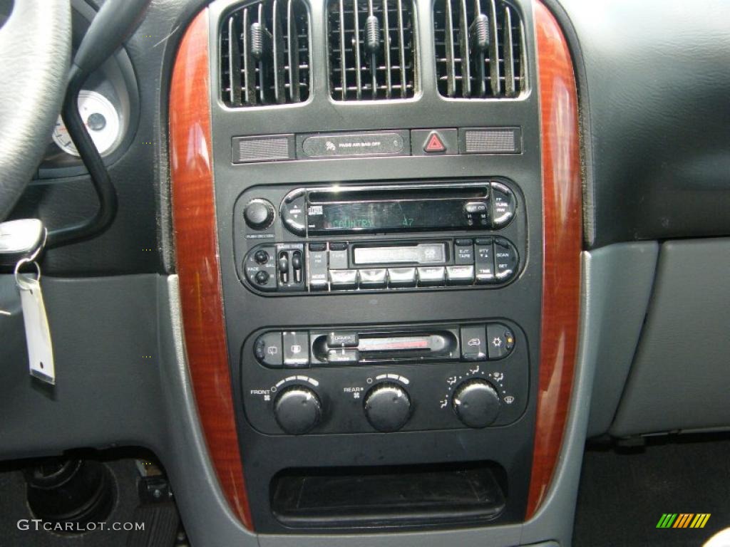 2005 Town & Country LX - Butane Blue Pearl / Medium Slate Gray photo #20