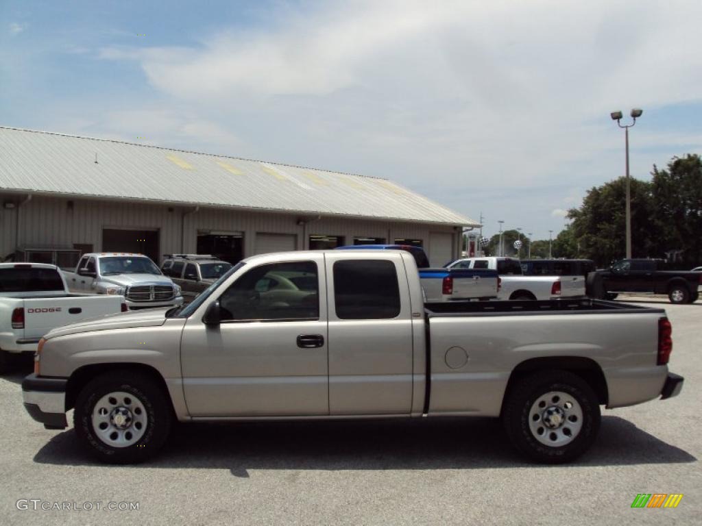2005 Silverado 1500 Extended Cab - Sandstone Metallic / Medium Gray photo #2