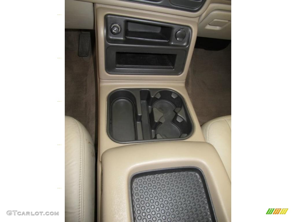 2004 Suburban 1500 LT - Summit White / Tan/Neutral photo #17