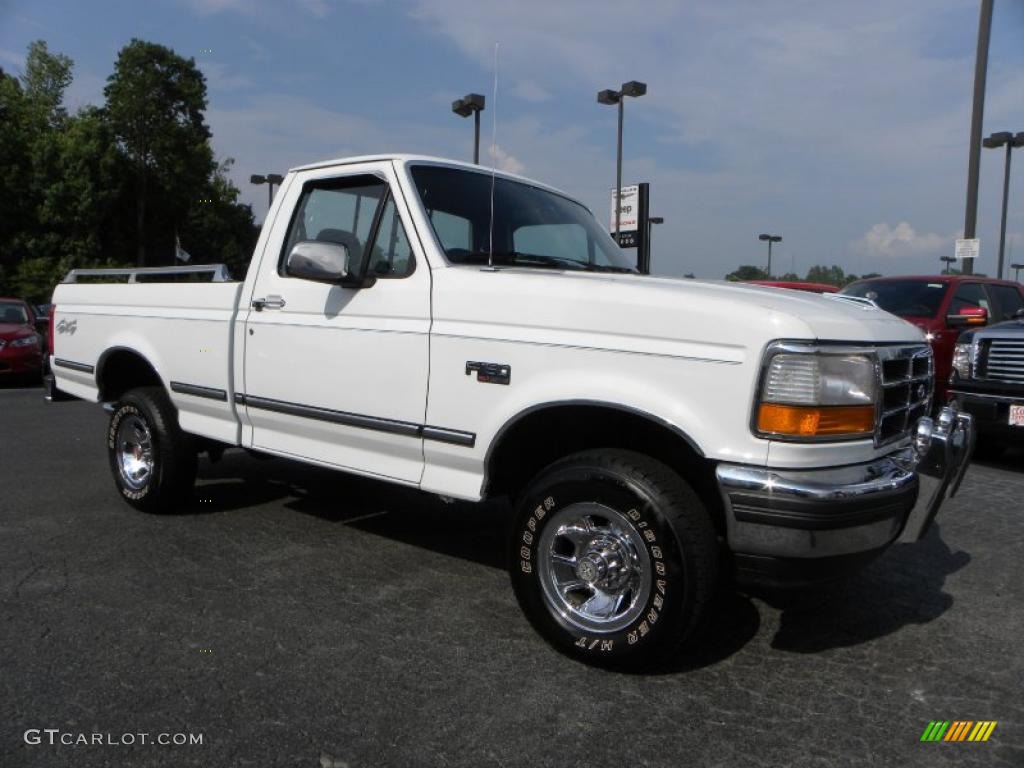 1992 F150 XLT Regular Cab 4x4 - Oxford White / Grey photo #1