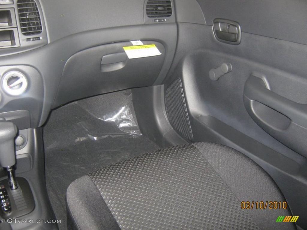 2010 Accent GS 3 Door - Ebony Black / Black photo #3
