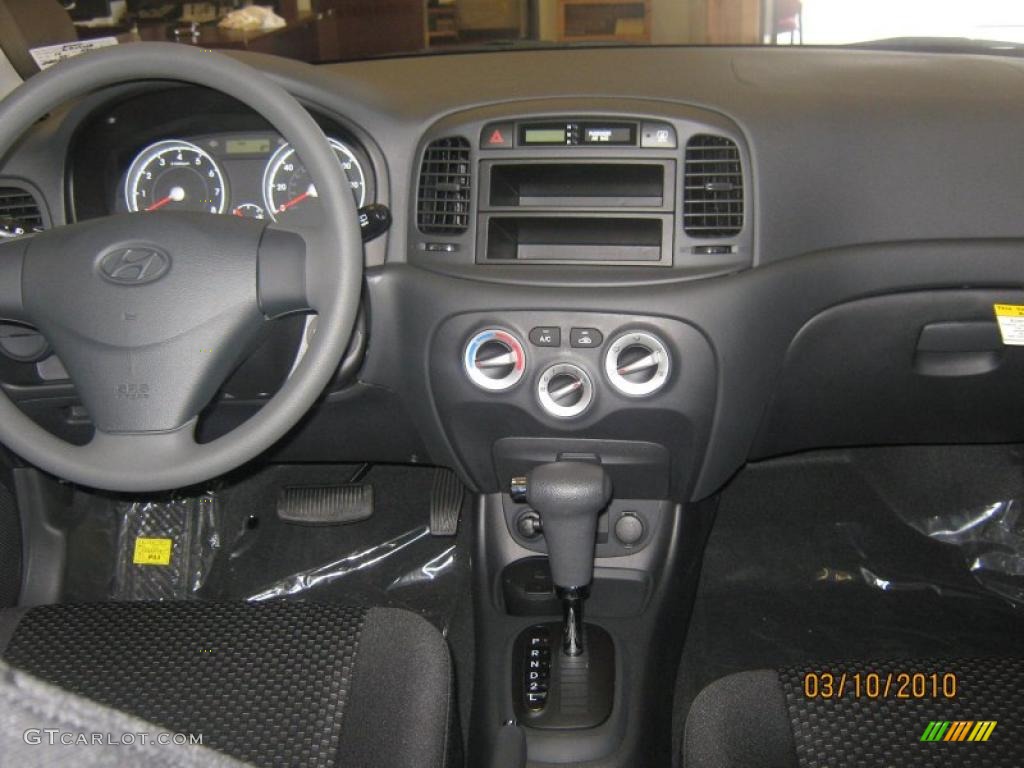2010 Accent GS 3 Door - Ebony Black / Black photo #5