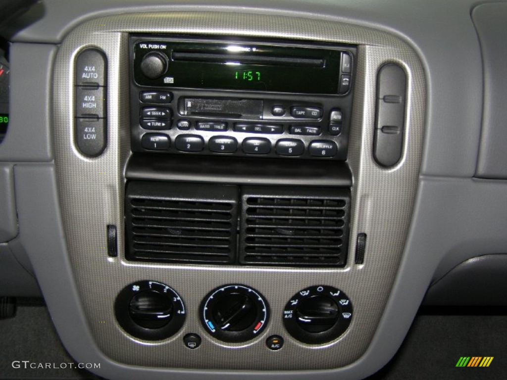 2004 Explorer XLT 4x4 - Black / Graphite photo #16