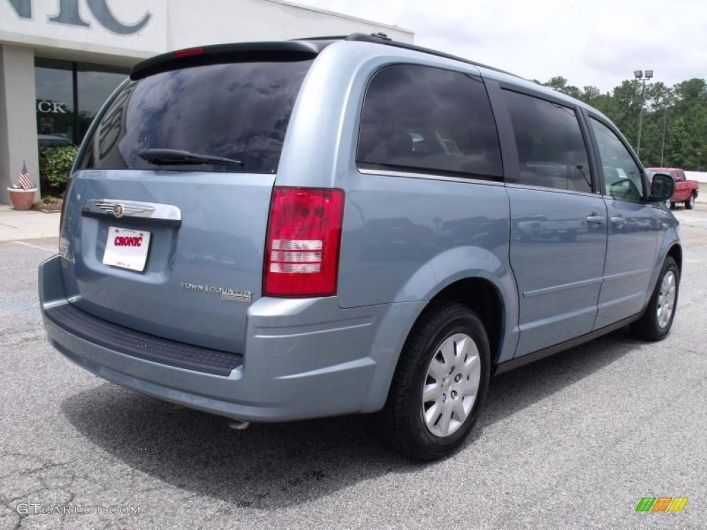 2010 Town & Country LX - Clearwater Blue Pearl / Medium Pebble Beige/Cream photo #8